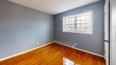 26 Sunset Terrace in Essex, CT - Building Photo - Building Photo