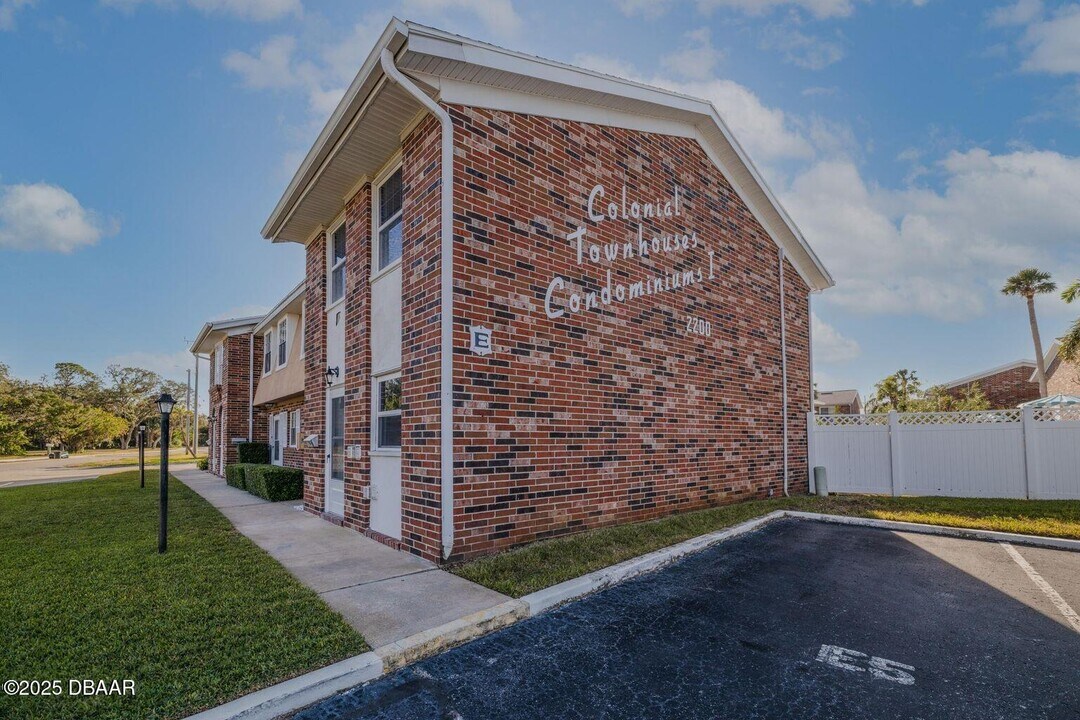 2250 S Palmetto Ave in Daytona Beach, FL - Building Photo