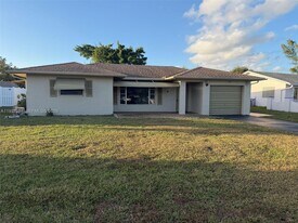 9507 NW 80th Ct in Tamarac, FL - Building Photo