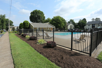 Willow Creek Apartments in Bowling Green, KY - Building Photo - Building Photo