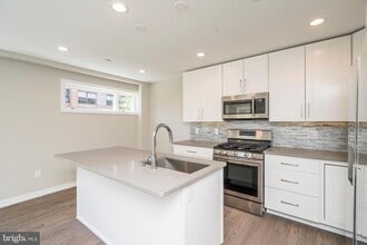 1701 Bainbridge St in Philadelphia, PA - Building Photo - Building Photo