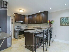 75 Forestgrove Cir in Brampton, ON - Building Photo - Building Photo