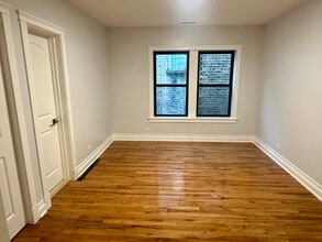 2308 W Farwell Ave in Chicago, IL - Building Photo - Building Photo