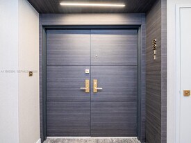 9 Island Ave in Miami Beach, FL - Building Photo