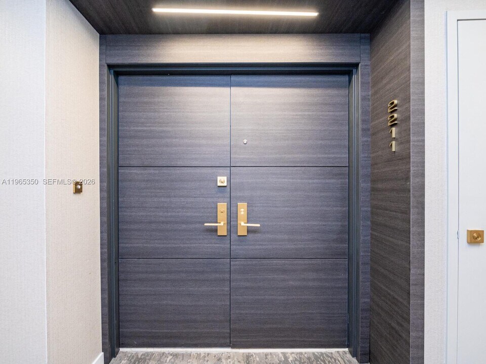 9 Island Ave in Miami Beach, FL - Foto de edificio