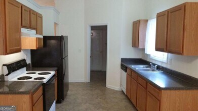 5511 Walnut Ln in Stonecrest, GA - Building Photo - Building Photo