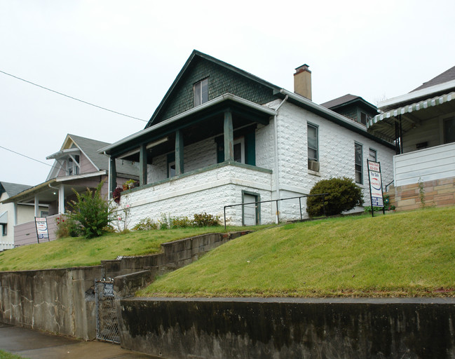 408 Wyoming St in Charleston, WV - Building Photo - Building Photo