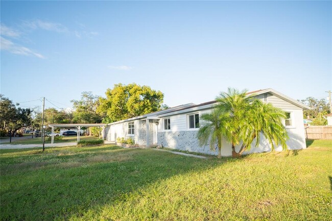 9807 N Ojus Dr in Tampa, FL - Building Photo - Building Photo