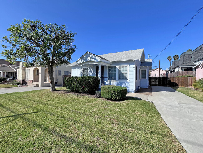 105 W Grand Ave in Alhambra, CA - Building Photo - Building Photo