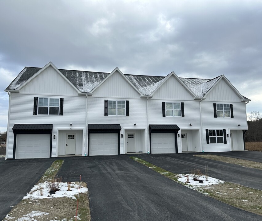 9 Rapa Dr, Unit B in Selkirk, NY - Foto de edificio