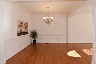 7981 Vigne Ct in Vienna, VA - Foto de edificio - Building Photo