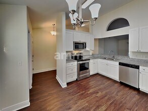 3826 Bayshore Cir in Tavares, FL - Foto de edificio - Building Photo