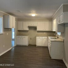 195 Hayes Dr in Jackson, MS - Building Photo - Building Photo
