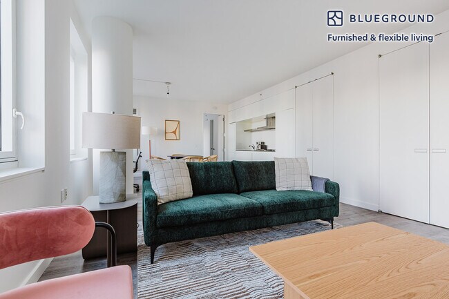 70 W 45th St in New York, NY - Building Photo - Building Photo