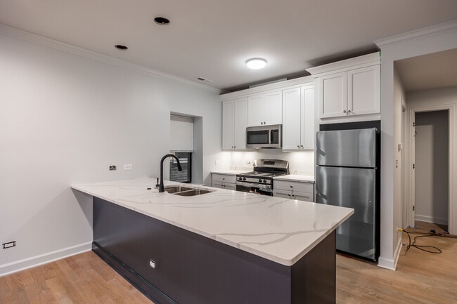 3708 N Sawyer Ave, Unit 1