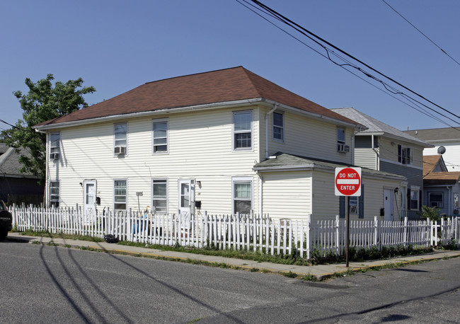 15-17 Highland Ave in Keansburg, NJ - Building Photo - Building Photo