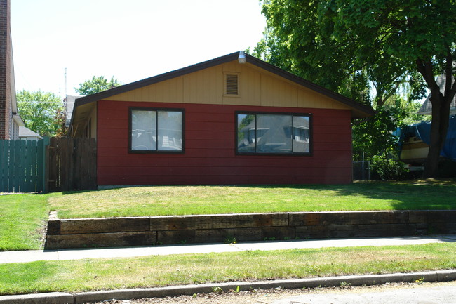 1211 W Augusta Ave in Spokane, WA - Building Photo - Building Photo