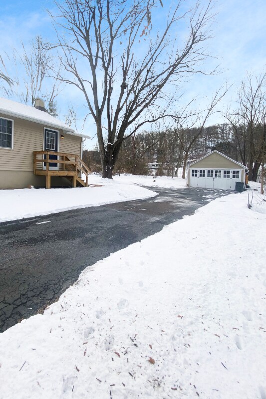 1978 Leithsville Rd in Hellertown, PA - Foto de edificio - Building Photo