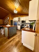 27464 Meadow Dr in Lake Arrowhead, CA - Building Photo - Building Photo