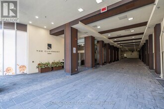 1430 Yonge St in Toronto, ON - Building Photo - Building Photo