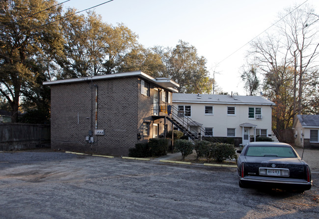 5746 Rickett Ave in Charleston, SC - Foto de edificio - Building Photo