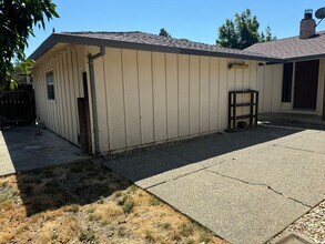 361 Honeysuckle Dr in Fairfield, CA - Building Photo - Building Photo