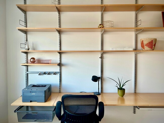 425 23rd Ave S, Unit A413 in Seattle, WA - Foto de edificio - Building Photo