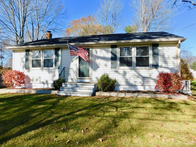 10 Barbara Ave in Scarborough, ME - Building Photo