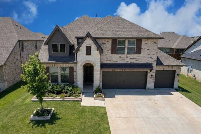 property at 905 Chinati St