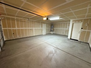 2134 E Delta Ct in Visalia, CA - Building Photo - Building Photo