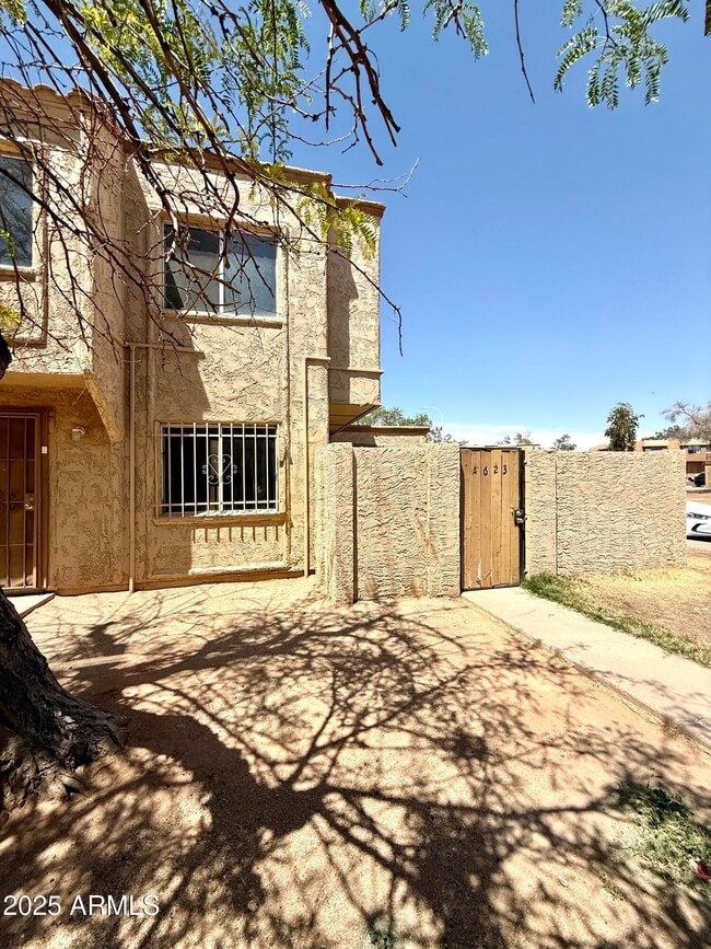 property at 4623 E Southgate Ave