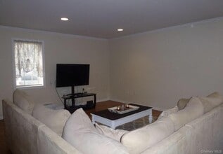 106 Newport Bridge Rd in Warwick, NY - Building Photo - Building Photo
