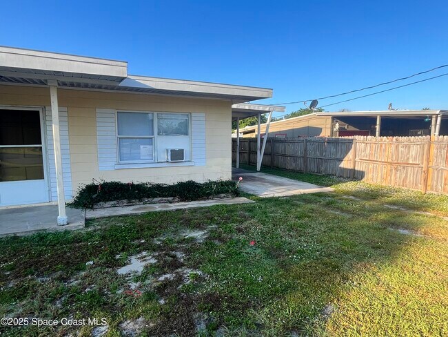 2338 Shenandoah Rd in Palm Bay, FL - Foto de edificio - Building Photo