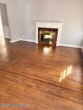 3701 Hughes Rd in Louisville, KY - Foto de edificio - Building Photo