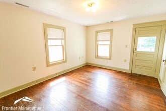 931 Osage St in Manhattan, KS - Building Photo - Building Photo