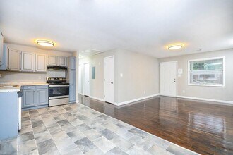 185 Oak Dr SW in Atlanta, GA - Building Photo - Building Photo