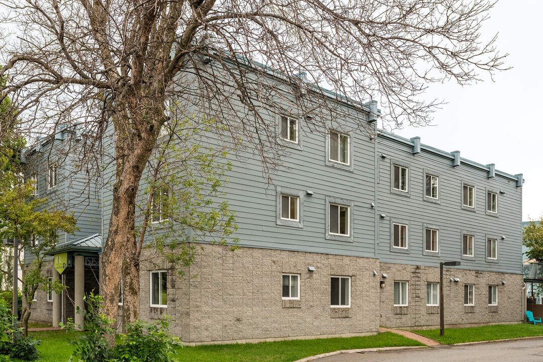 1600 De La Pointe-Aux-Lièvres Rue in Québec, QC - Building Photo