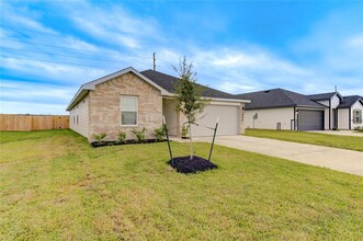 2009 Woodlark Way in Sealy, TX - Building Photo - Building Photo