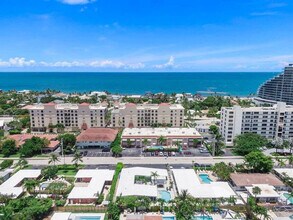 2407 NE 33rd Ave in Fort Lauderdale, FL - Building Photo - Building Photo