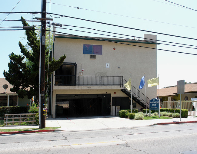 710 W Washington Ave in Santa Ana, CA - Foto de edificio - Building Photo