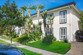 7701 W Manchester Ave in Playa Del Rey, CA - Building Photo - Building Photo