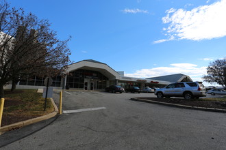 11560 Rockville Pike in Rockville, MD - Foto de edificio - Building Photo