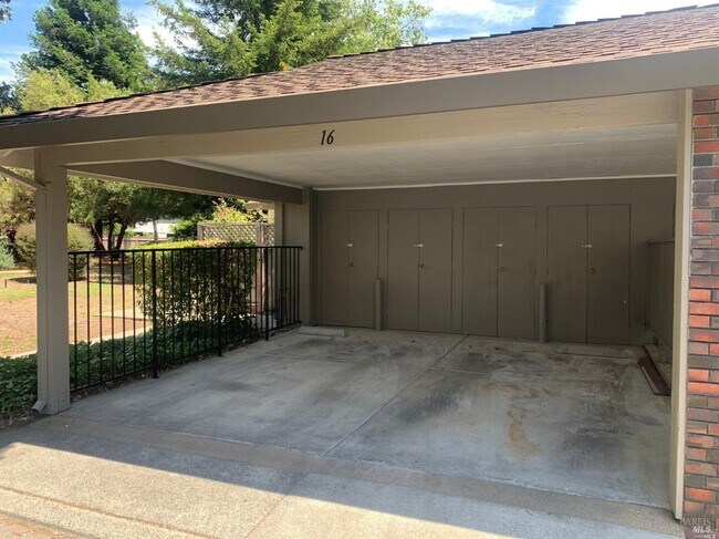 16 Tudor Ct in San Rafael, CA - Building Photo - Building Photo