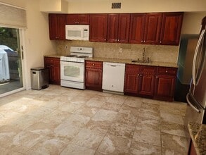 36 Long Ridge Rd in Plainview, NY - Building Photo - Building Photo