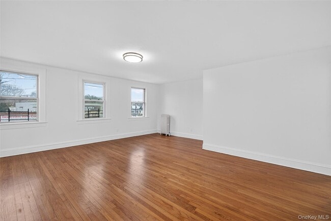 2092 Grand Ave in Baldwin, NY - Building Photo - Building Photo