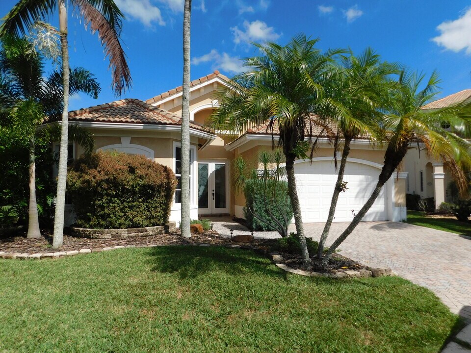 8617 White Cay in West Palm Beach, FL - Building Photo