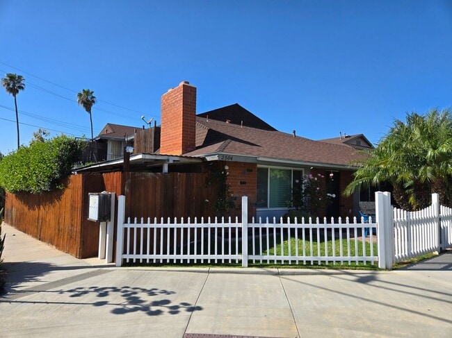 2504 N Bourbon St in Orange, CA - Building Photo - Building Photo