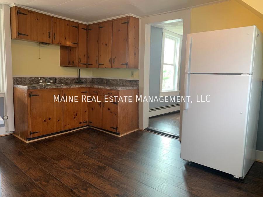 1237 State St in Veazie, ME - Building Photo