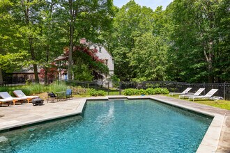 33 Sentry Hill Rd in Roxbury, CT - Building Photo - Building Photo