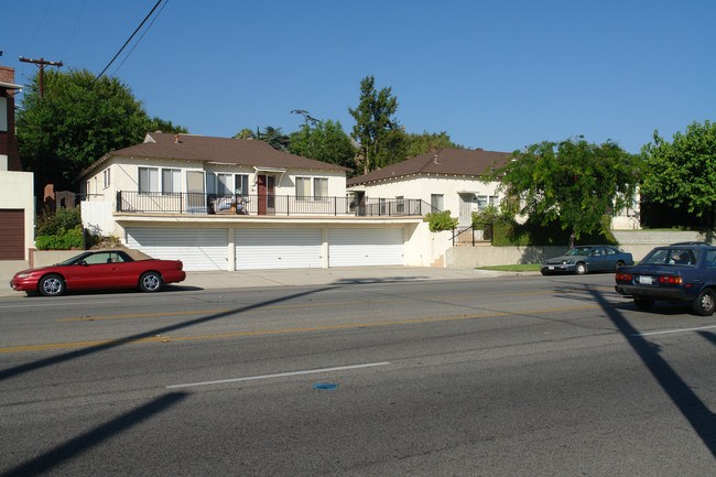 1000 N Glenoaks Ave in Burbank, CA - Foto de edificio - Building Photo